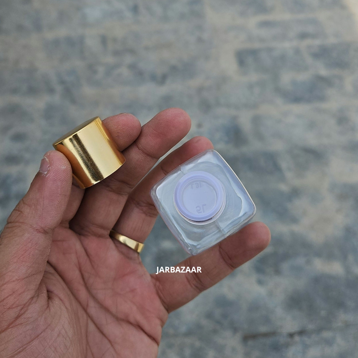 100 ml Square T.p Pet Bottle (Golden Cap)