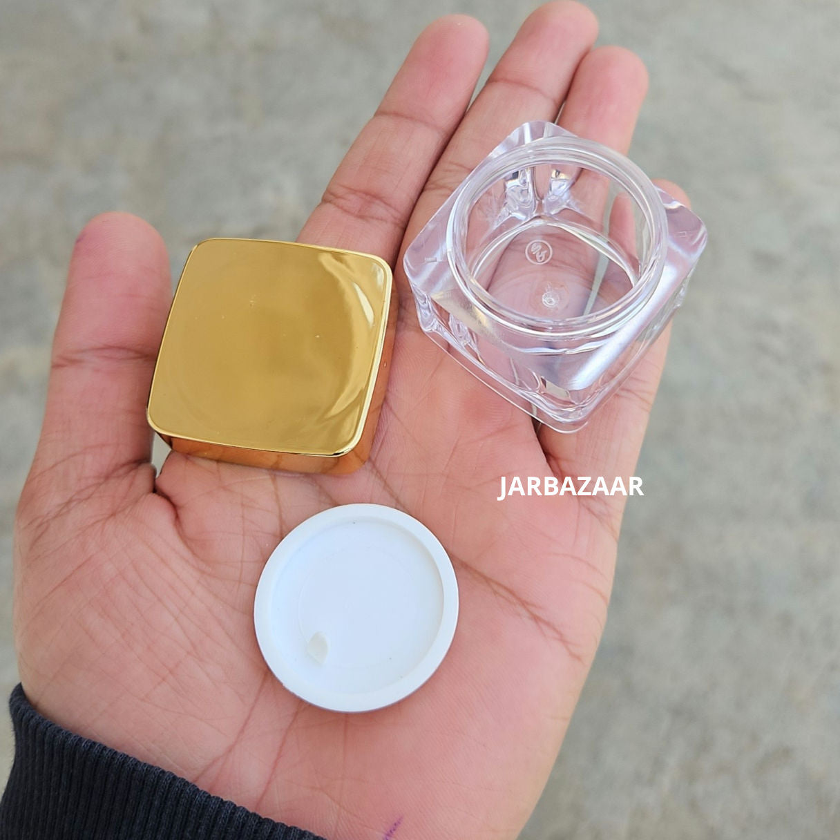 15 Gram Square Acrylic Jar (Golden Cap)