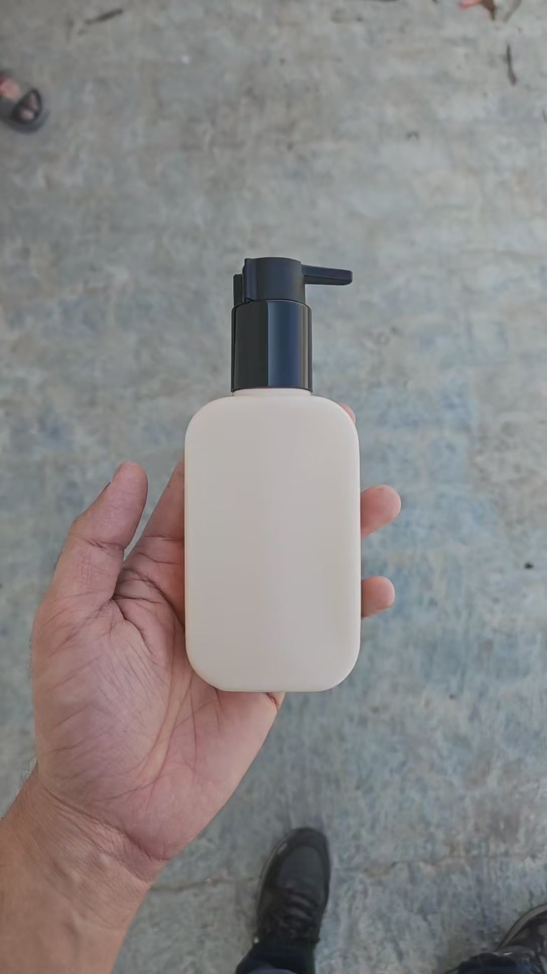 125 ML Flat Cream - HDPE BOTTLE (With ClipLock Dispenser Pumps)